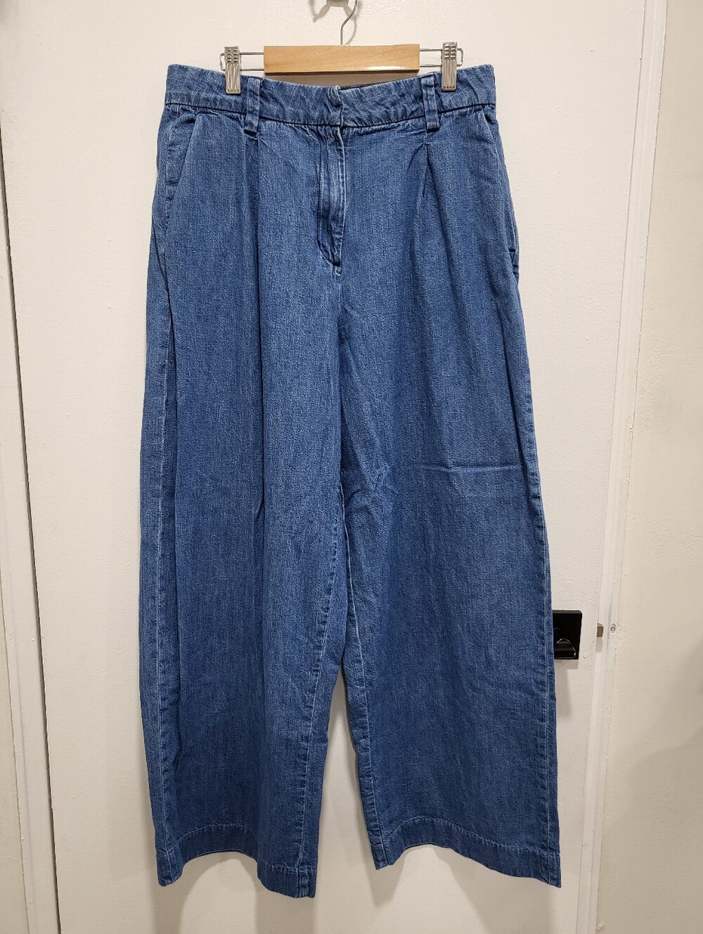 Old Navy Extra High-rise Wide Flare Leg Denim Trousers - Size 8